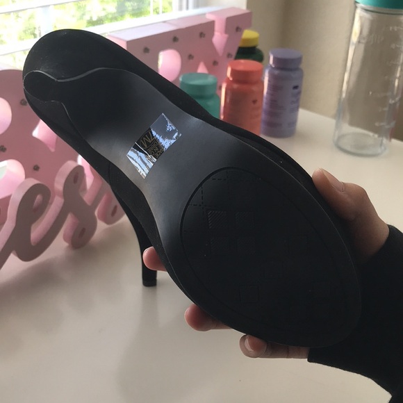 All black heels ♥️ - Picture 3 of 4